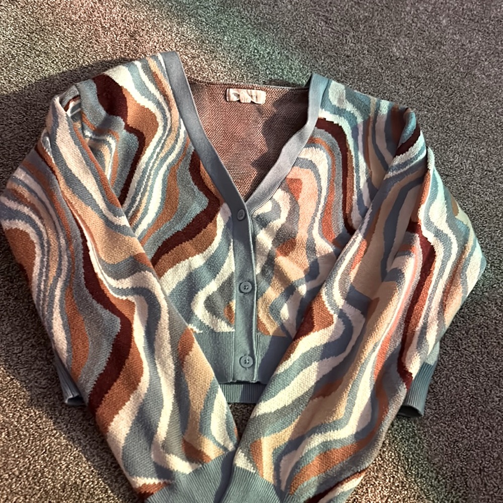 Selling swirly cropped sweater (FREE SHIPPING)